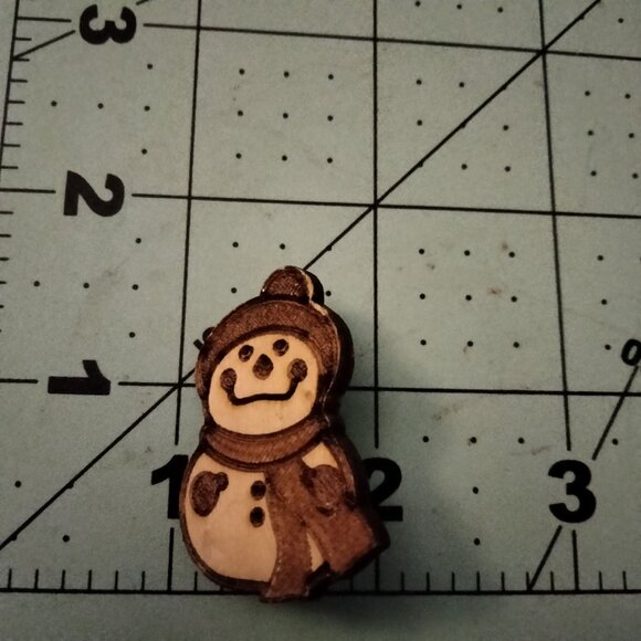 Wooden Snowman Lapel Pin Pinback Winter Holiday Wear - Picture 3 of 4
